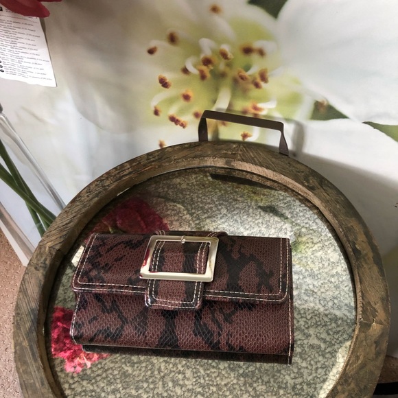 NWOT/ Pretty  brown color wallet with many slots. - Picture 6 of 8